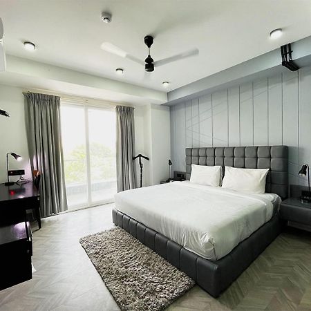 Bedchambers Serviced Apartments - Cyber City Gurgaon Bagian luar foto